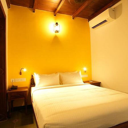 The Sunset Bay Hotel Fort Kochi Екстериор снимка
