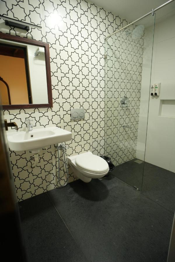 The Sunset Bay Hotel Fort Kochi Екстериор снимка