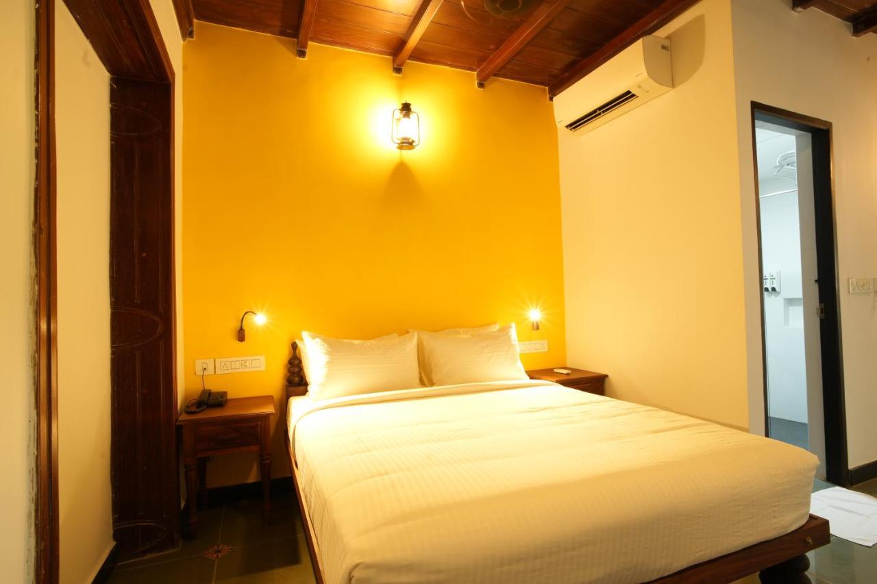 The Sunset Bay Hotel Fort Kochi Екстериор снимка