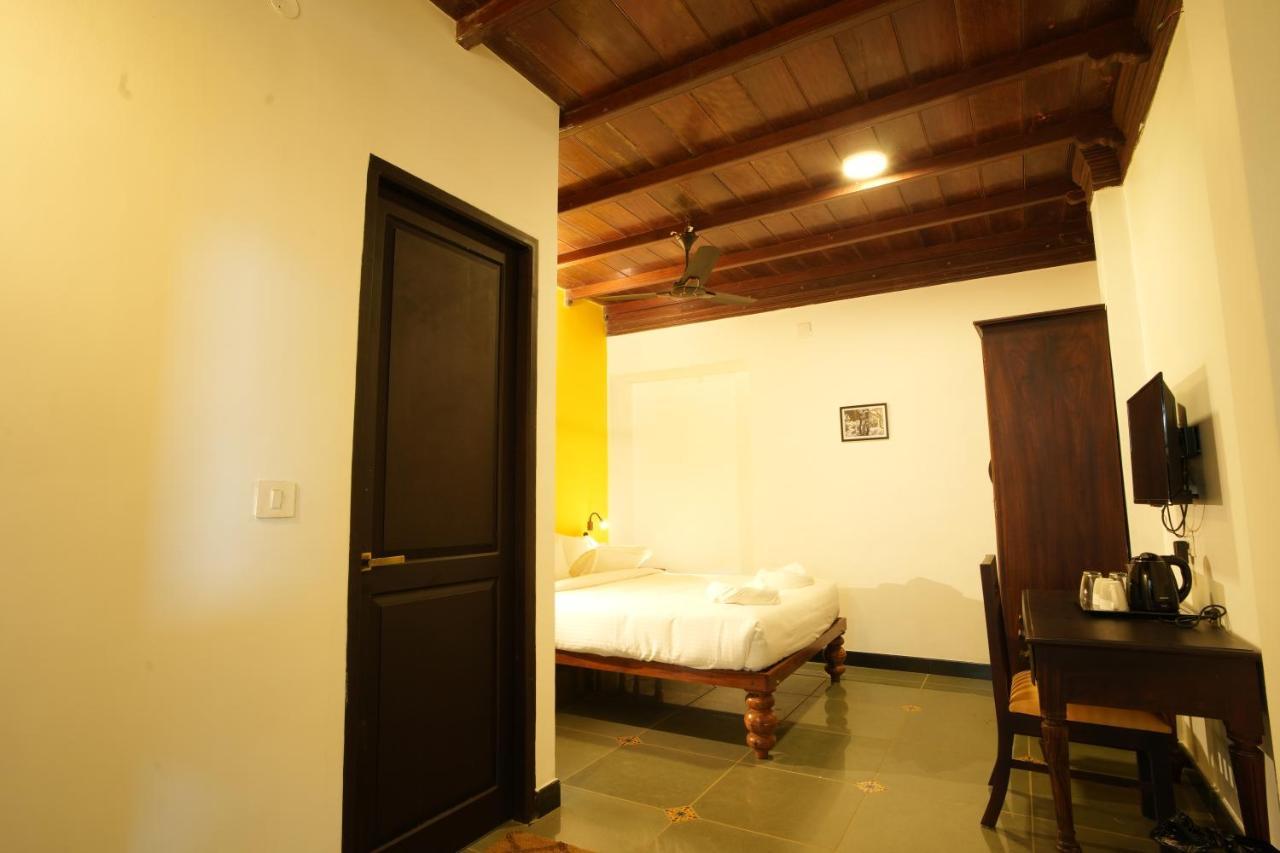 The Sunset Bay Hotel Fort Kochi Екстериор снимка